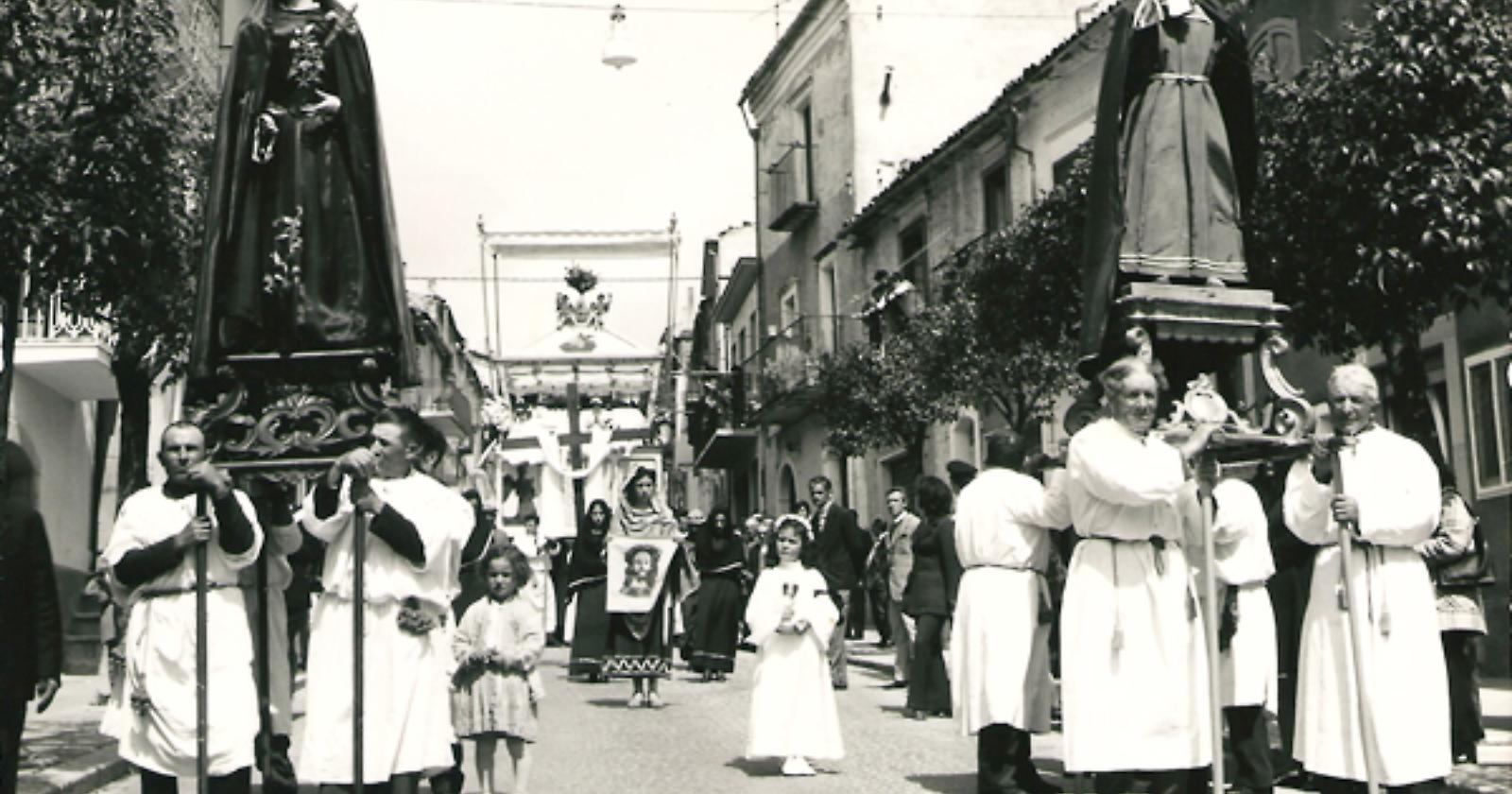 A Roseto latradizionale processione dei 'due mondi': in paese da Usa e Canada