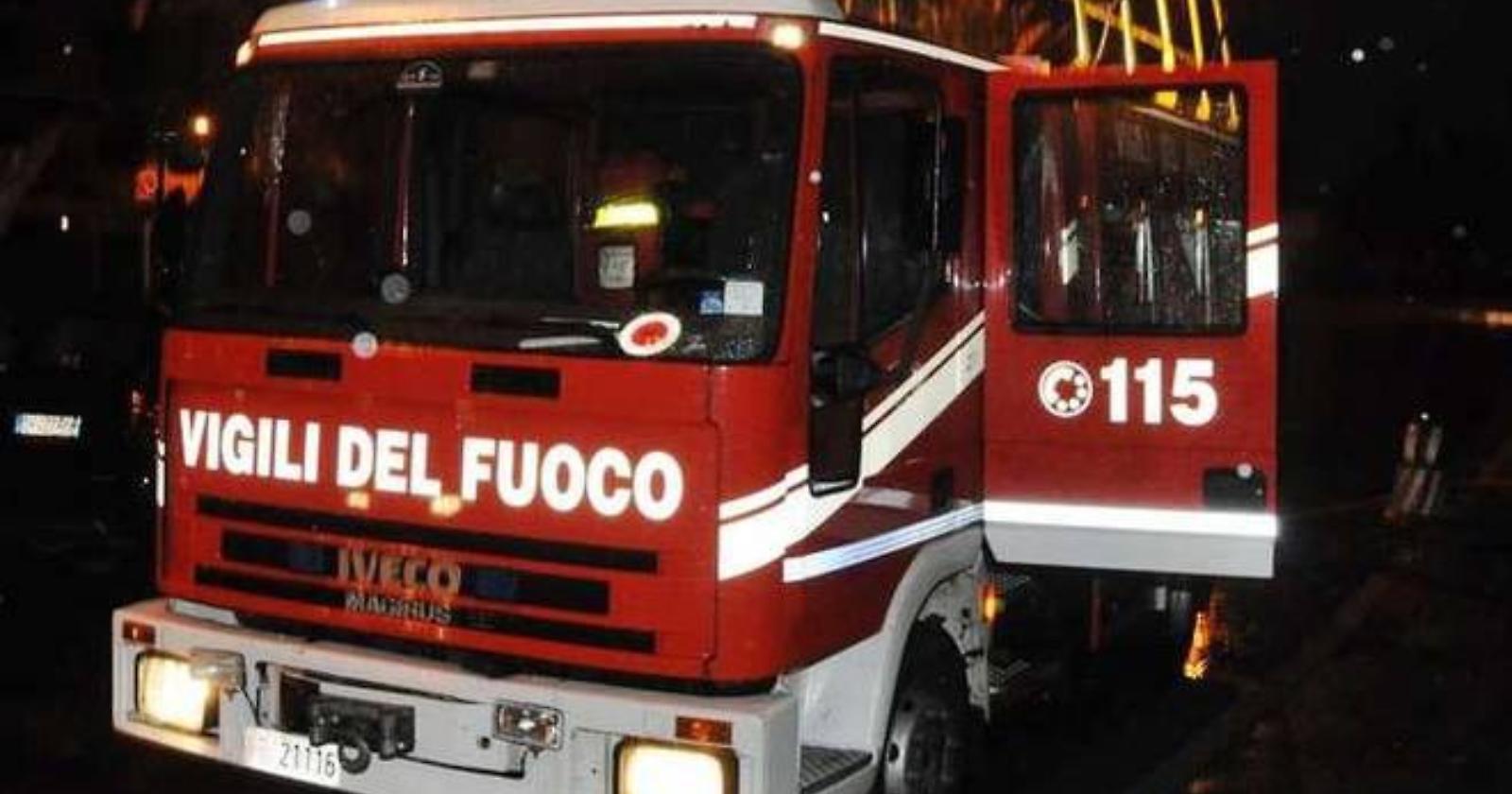 Piazza Goppinghen, ignoti danno fuoco alla 'cicchetteria'