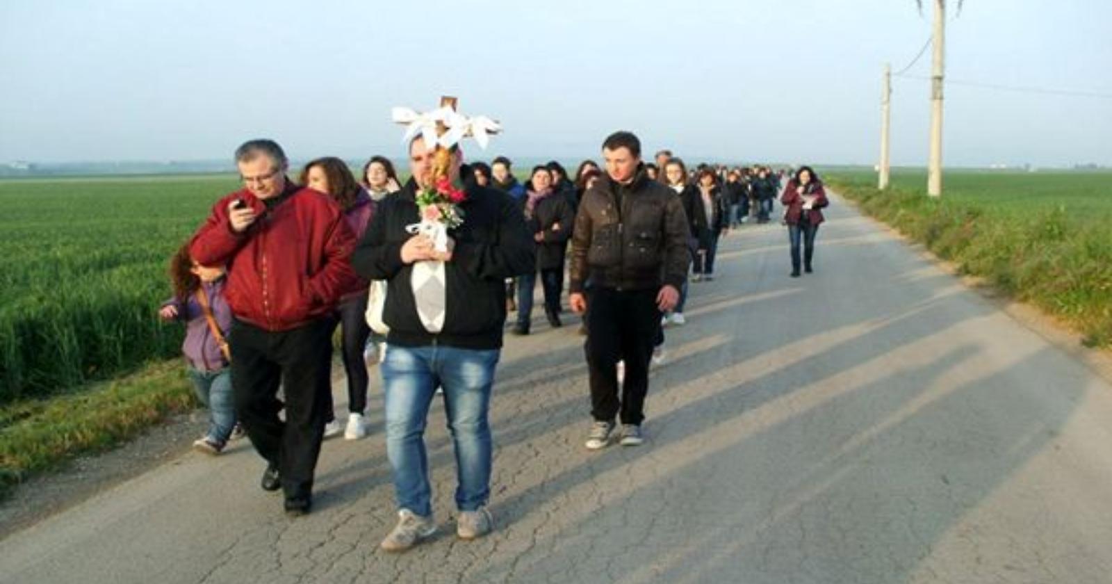 Da Castelluccio Valmaggiore al'Incoronata: 52 Km di fede percorsi, a piedi, nella notte
