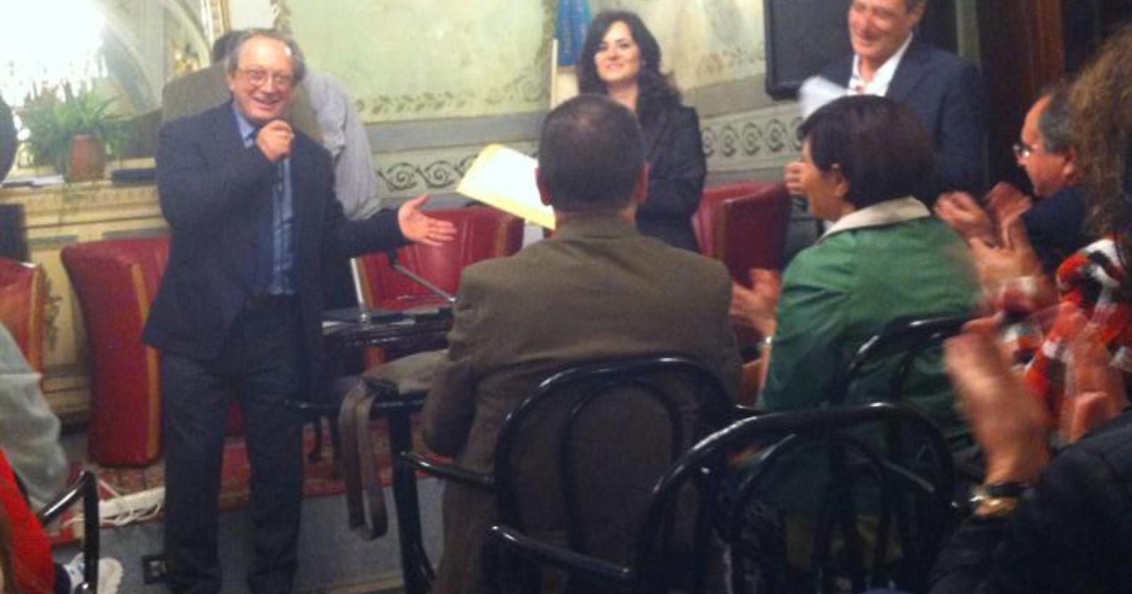 Il lupo scende a valle e si presenta nelle vesti di un bel premio letterario