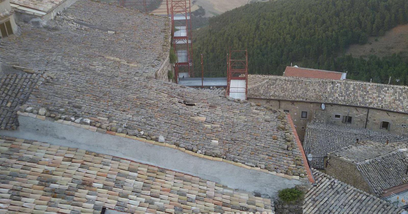 La Chiesa Madre di S. Agata cade a pezzi, Regione e privati danno i soldi e l'Arcivescovo "dorme"