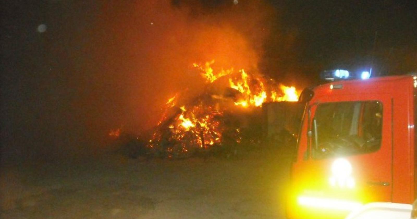 Vieste, in fiamme vecchia discarica: paura in paese