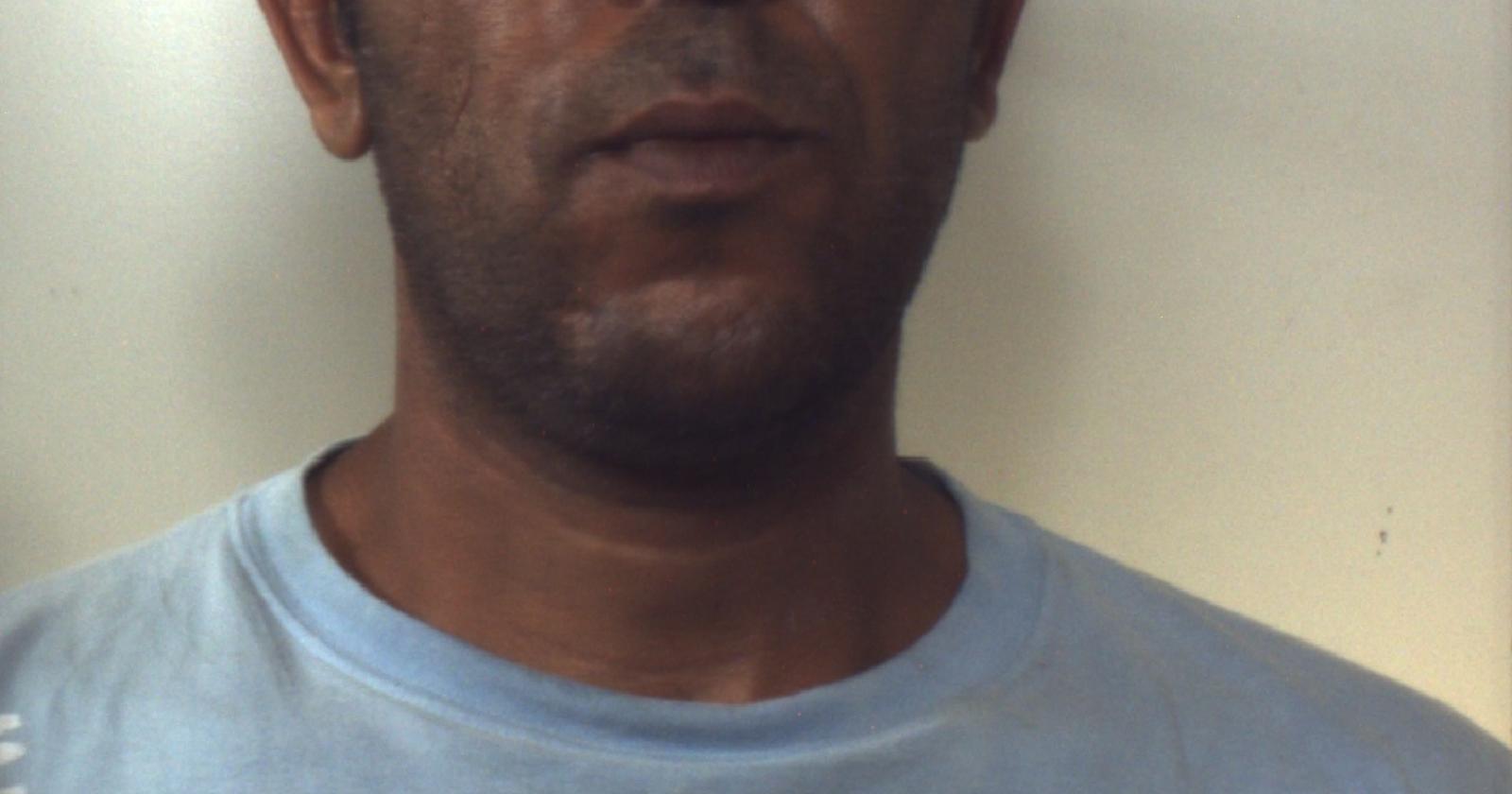 Tentano di stuprarla davanti alla figlioletta e poi danno fuoco alla casa: in quattro finiscono in carcere