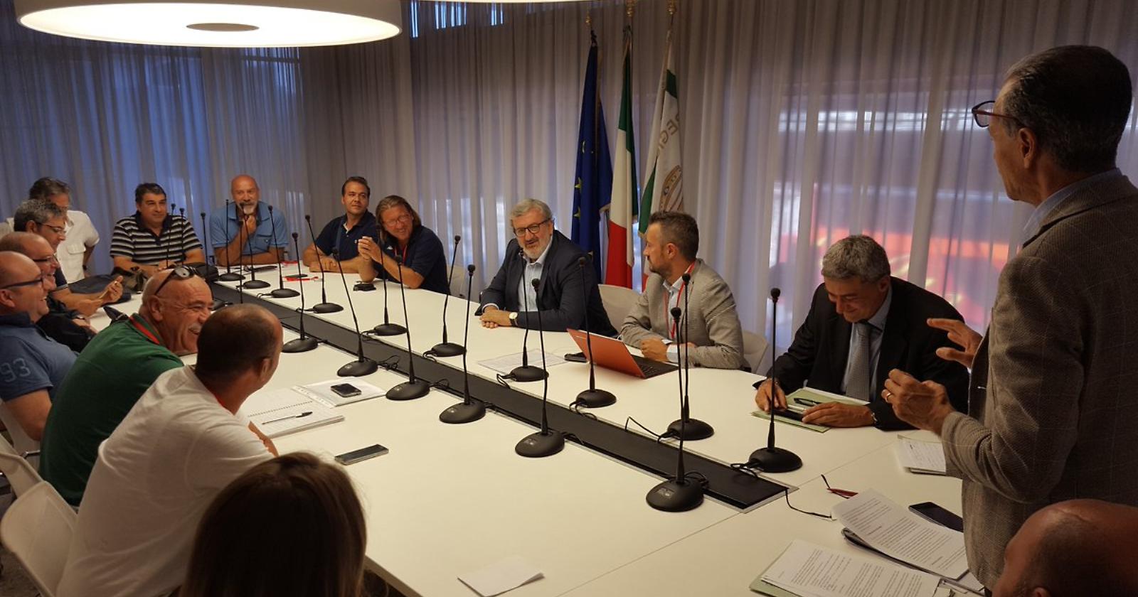 "Manfredonia vetro", Emiliano "rinnova" la Cig. Riccardi: «Lì c'è tutta la questione meridionale»
