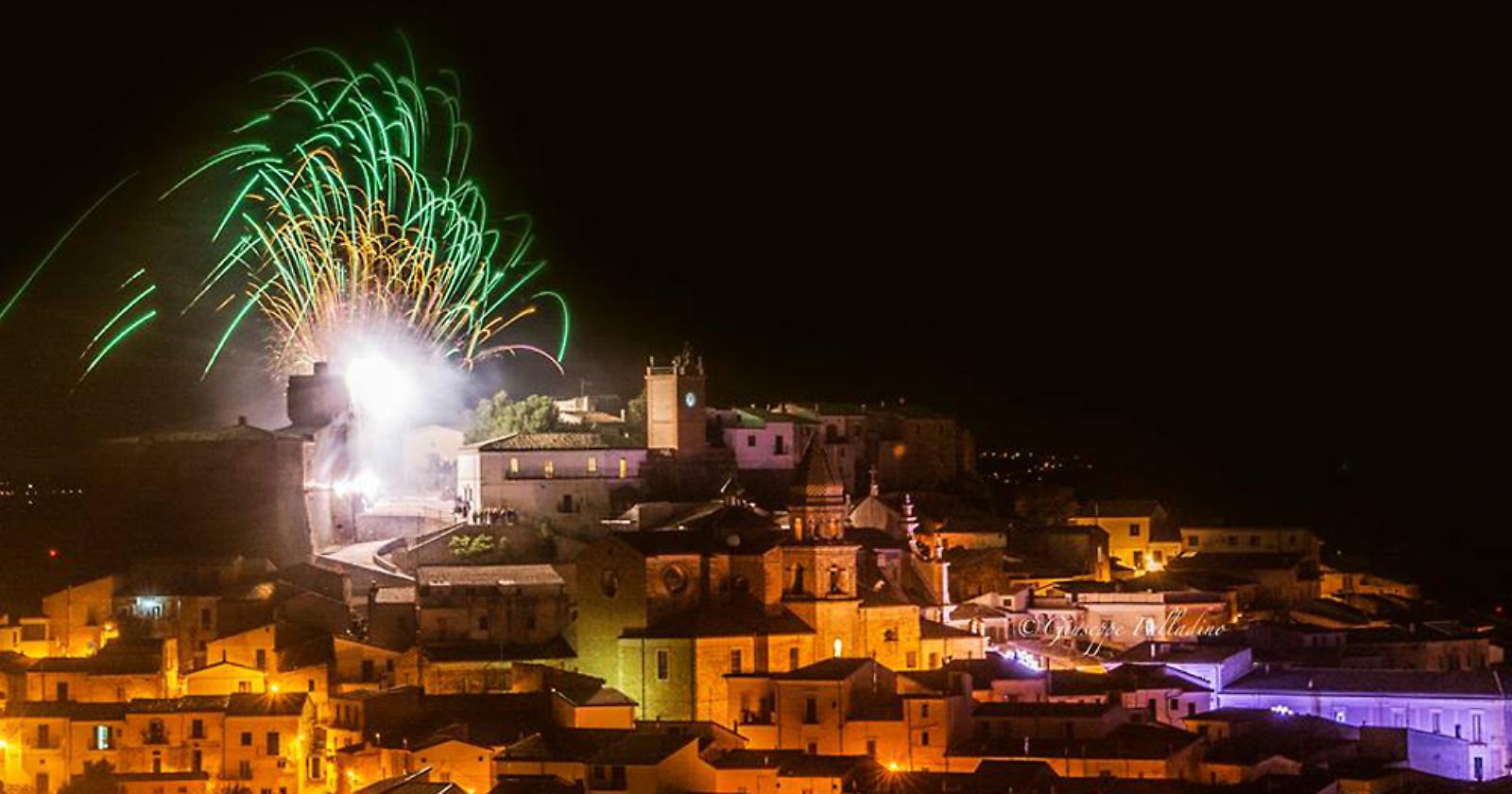 Rocchetta, niente fuochi per la festa patronale: i soldi saranno devoluti ai terremotati 