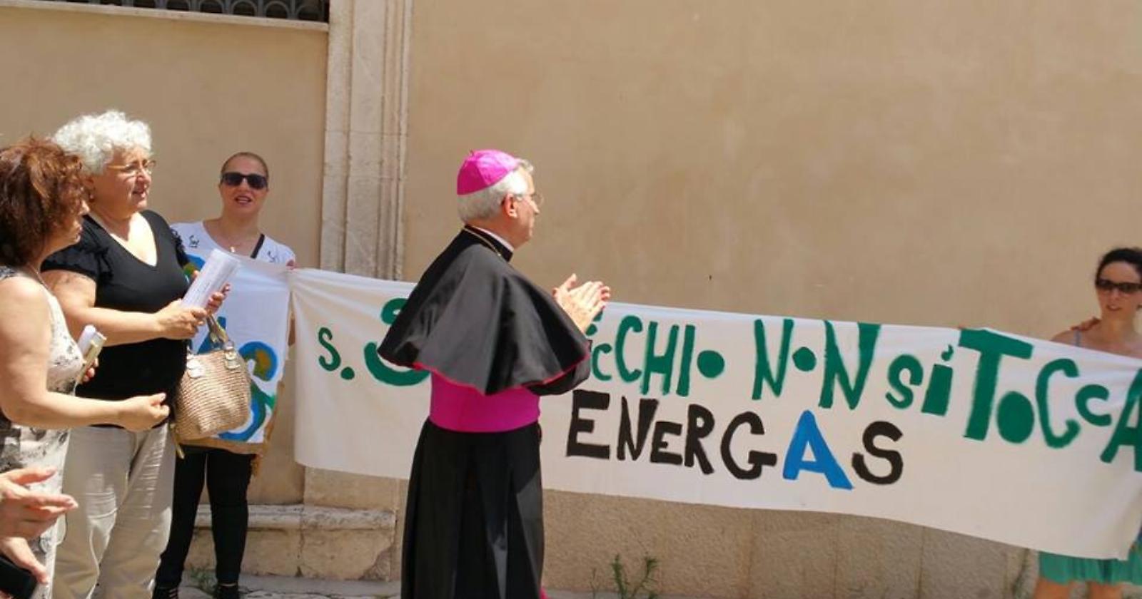 Manfredonia, l'arcivescovo Michele Castoro sconfessa l'Energas
