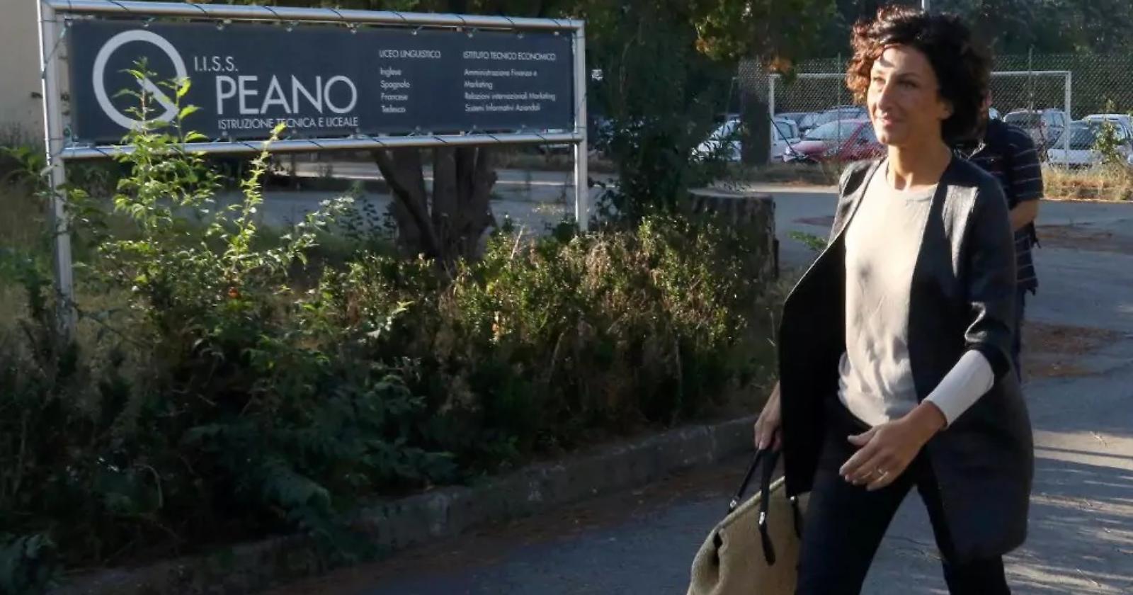 Dal Sud esodo di docenti, la moglie di Renzi assunta per chiamata diretta a due passi da casa