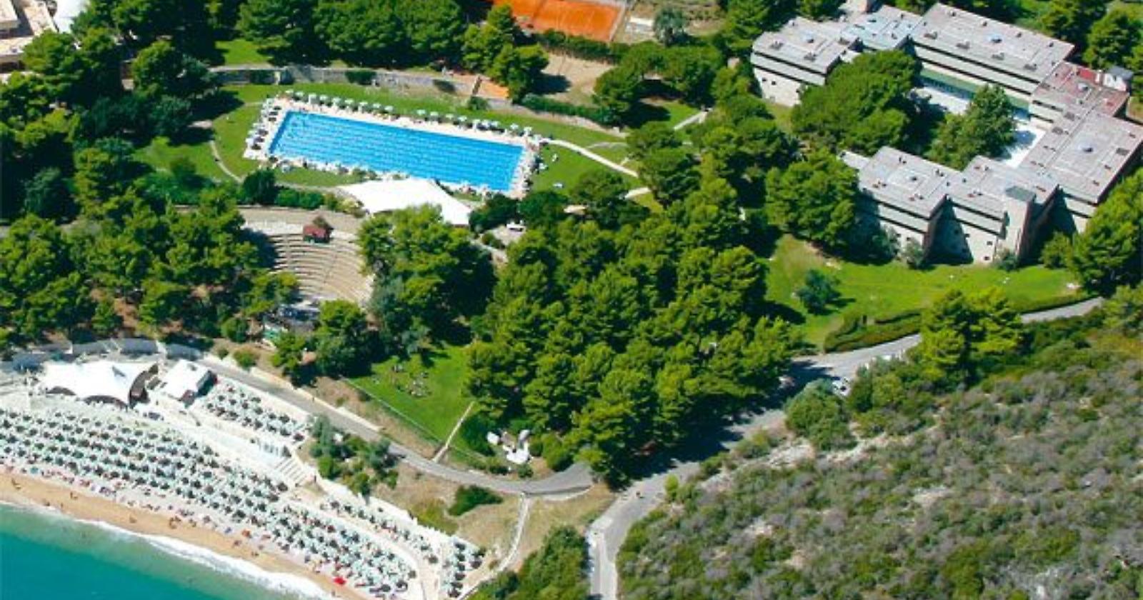 Pugnochiuso senz'acqua, la protesta dei turisti