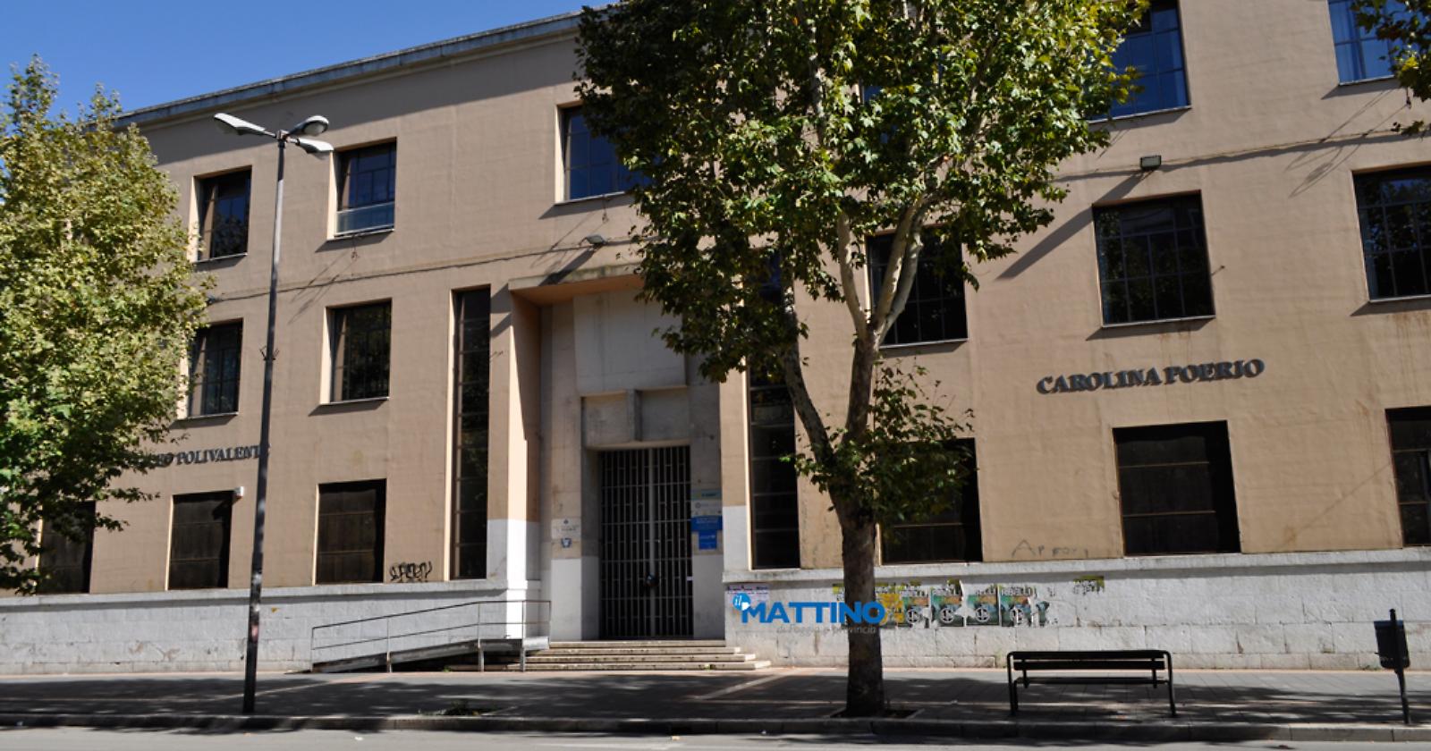 "Piovono" calcinacci al Poerio di Foggia, la Provincia "scappa" 