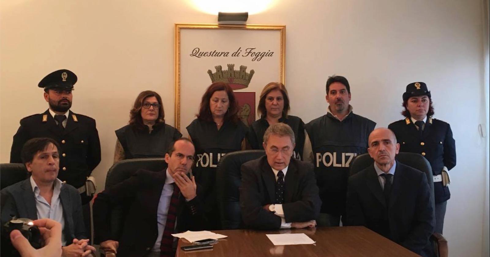Quando il lupo cattivo ha solo 21 anni: così "attirava" le ragazzine