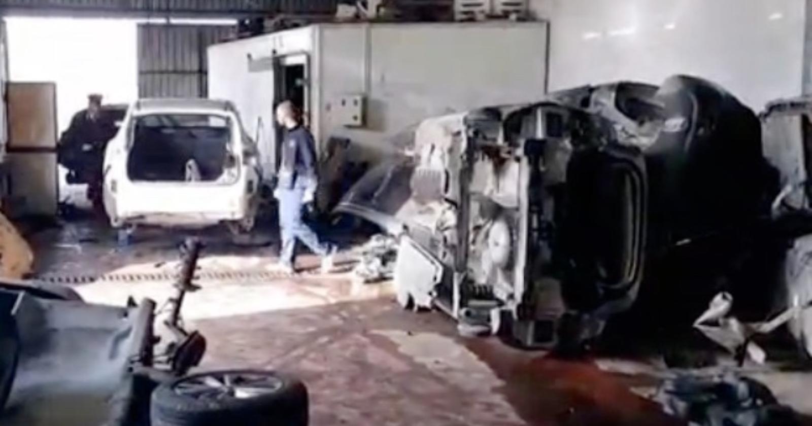 Foggia, a pochi chilometri dalla città un mega "deposito"  di auto rubate