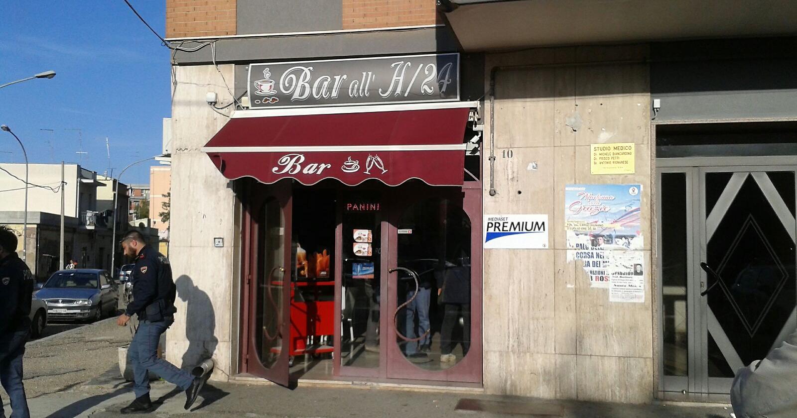 Via San Severo: sparatoria all'interno di un bar, due feriti 