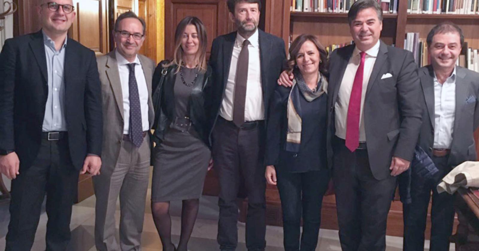 Franceschini s'innamora di Giordano presentatogli da Landella: Bordo e Mongiello fanno da testimoni
