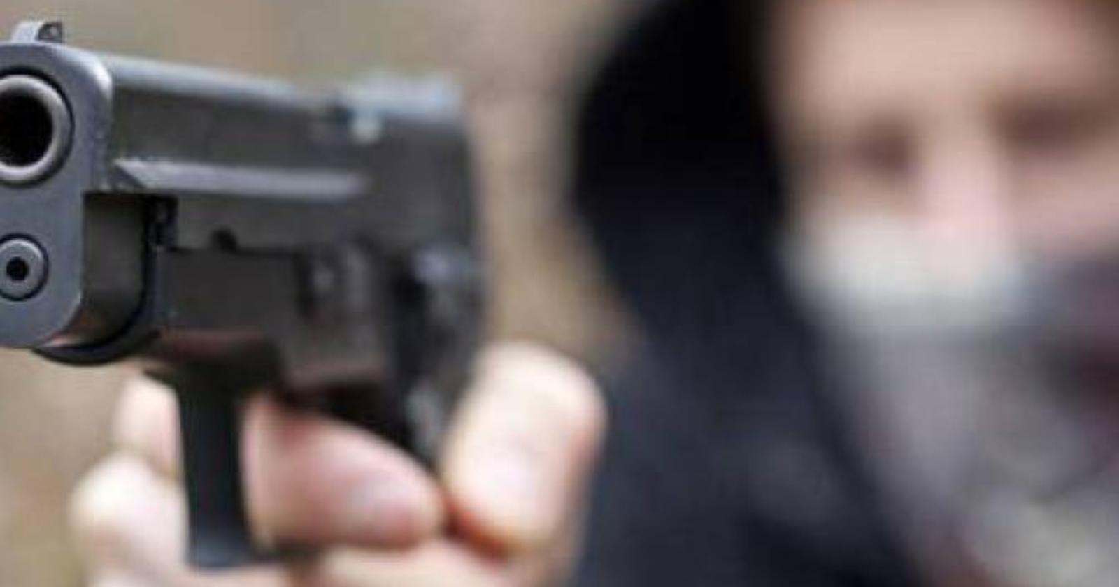 Foggia, viale di Vittorio: preleva denaro da bancomat ma viene rapinato