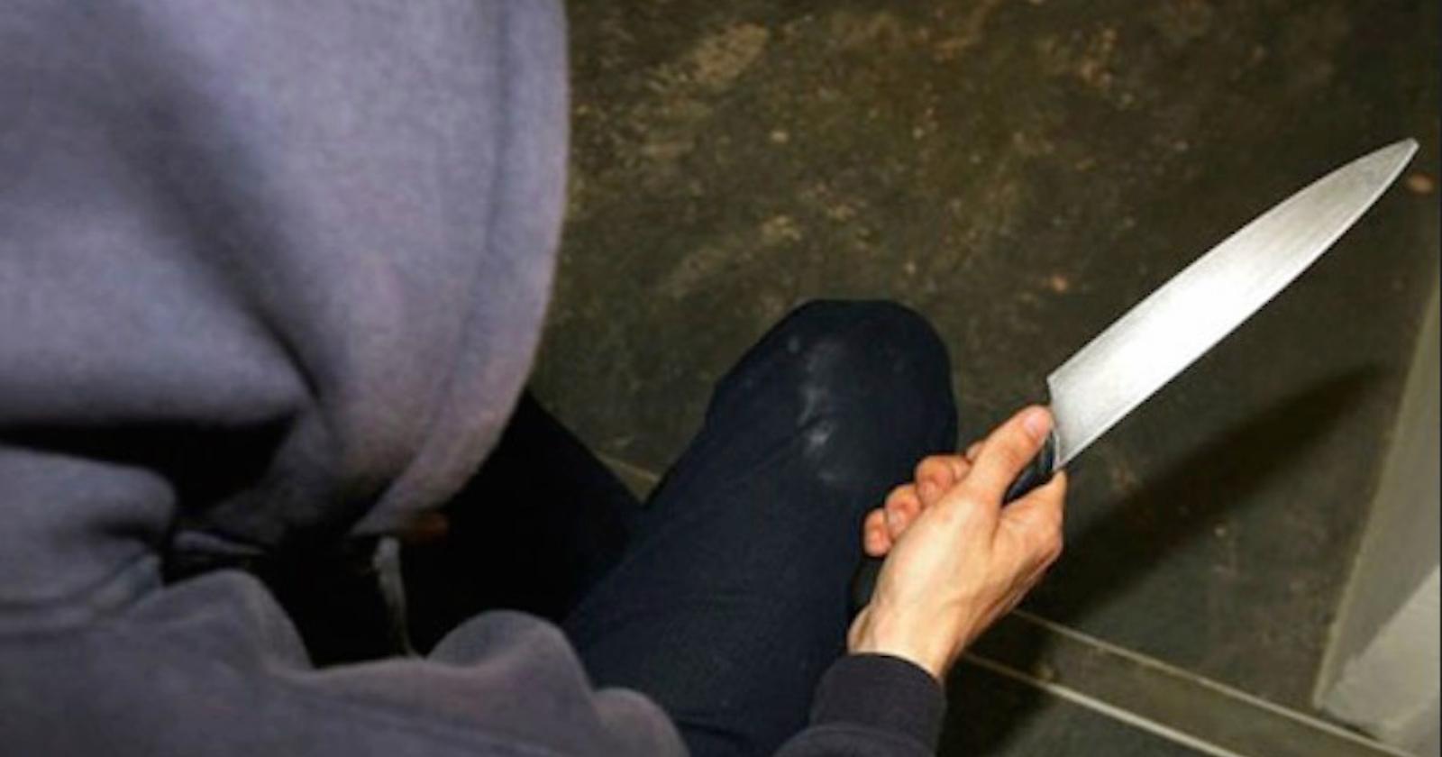 Foggia: uomo incappucciato l'attende sotto casa e le rapina l'auto:  30enne sotto choc