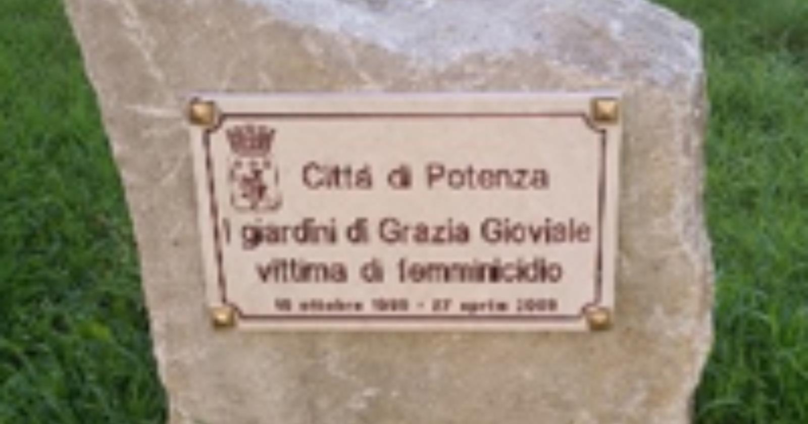 E' la nostra dignità a morire ogni volta che muore una donna 