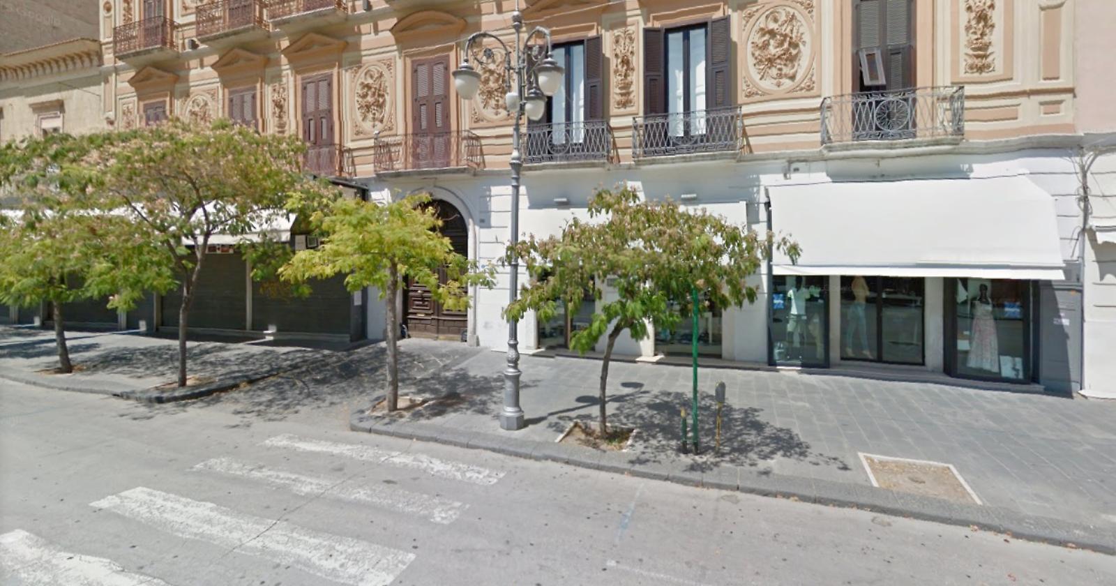 Foggia, furto con spaccata al negozio di abbigliamento "Sergio Greco"