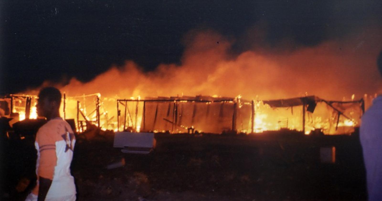 Incendio distrugge il Gran Ghetto di Rignano
