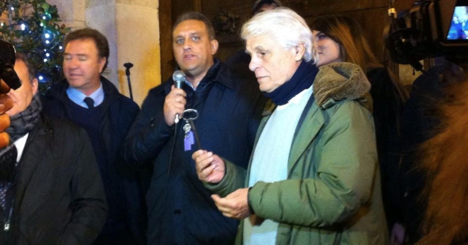 Michele Placido apre a Candela la Casa di Babbo Natale