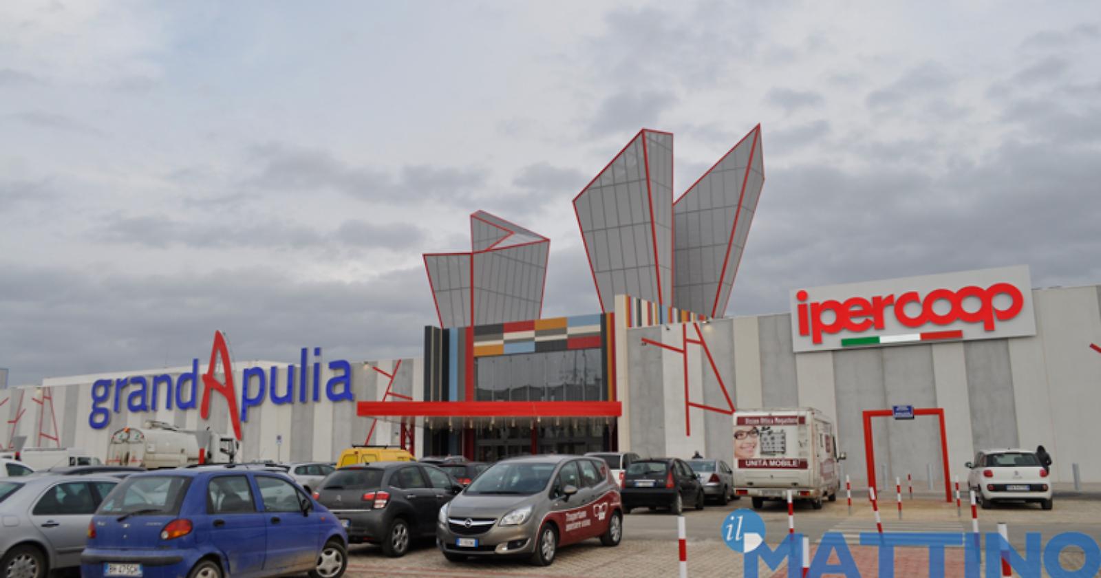 "Fregatura" GrandApulia nel giorno d'inizio saldi: centro commerciale senza corrente elettrica