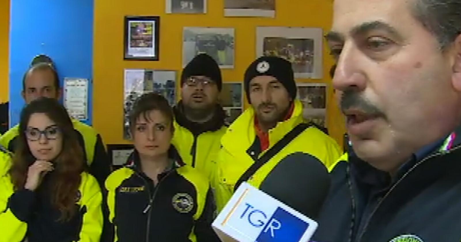 Gli eroi della protezione civile Aquile lucane portano la corrente ai terremotati