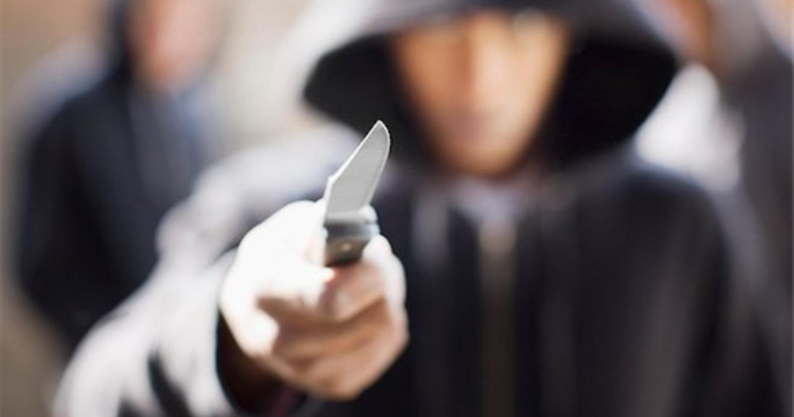 San Severo: Coltello e pistola rapinano una tabaccheria in corso di Vittorio