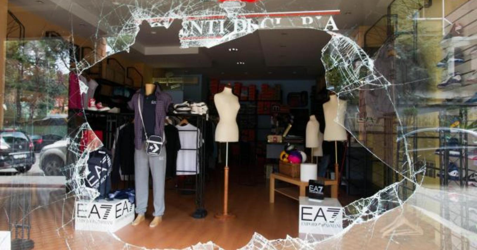 Furti in casa e nei negozi: scovata la "banda Bassotti"