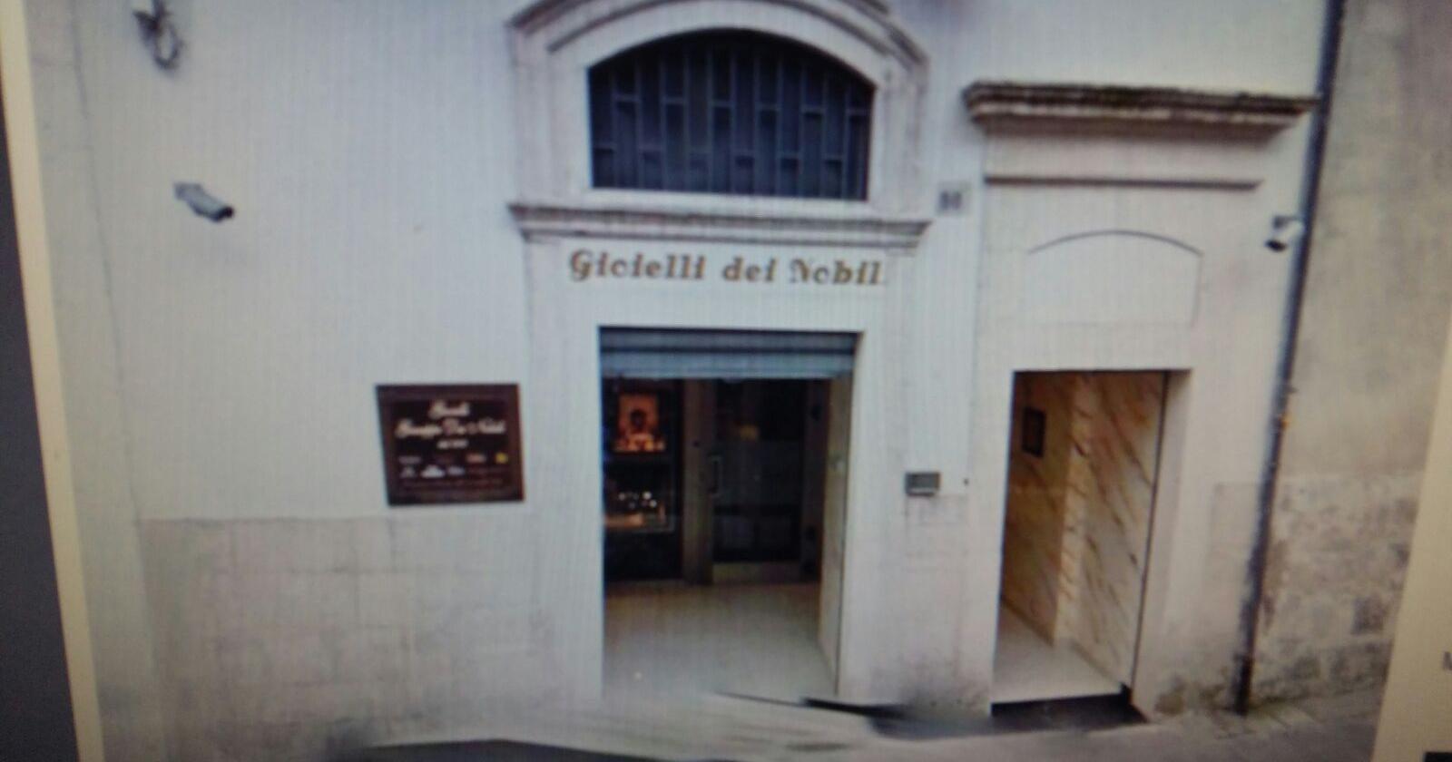 Monte Sant'Angelo: rapinata la gioielleria "Dei Nobili"