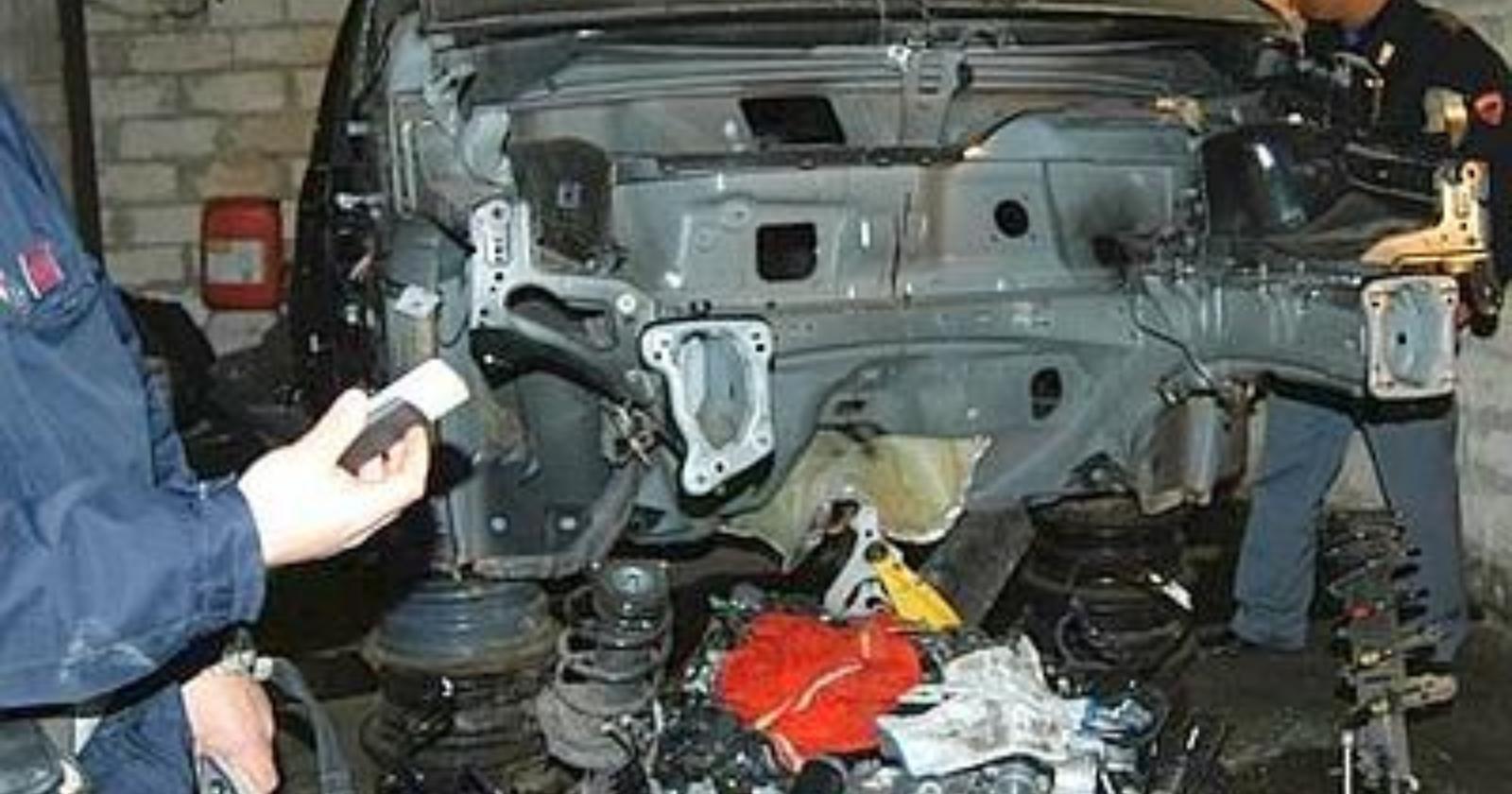 Foggia, furti d'auto e riciclaggio: in tre finiscono in carcere