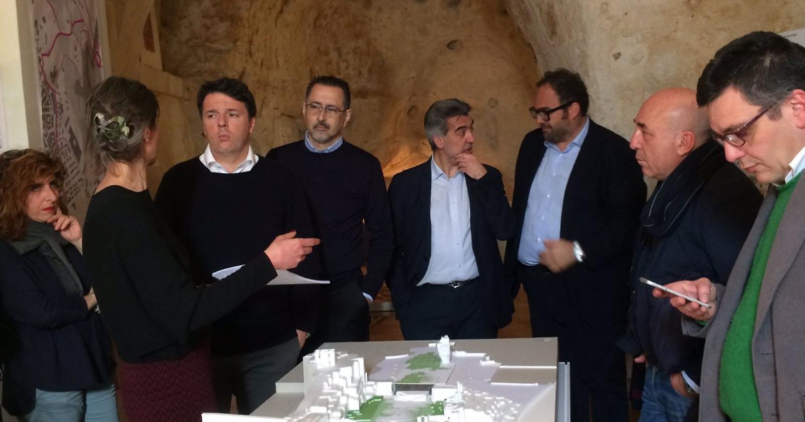 Mentre il Giglio magico è sotto assedio Renzi si concede una giornata a Matera