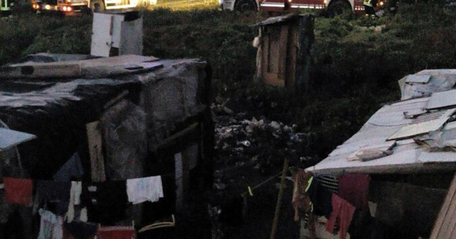 Migranti, il rogo nel ghetto tra San Severo e Rignano provocato da un fornellino: gara di solidarietà per donare coperte, vestiti e cibo