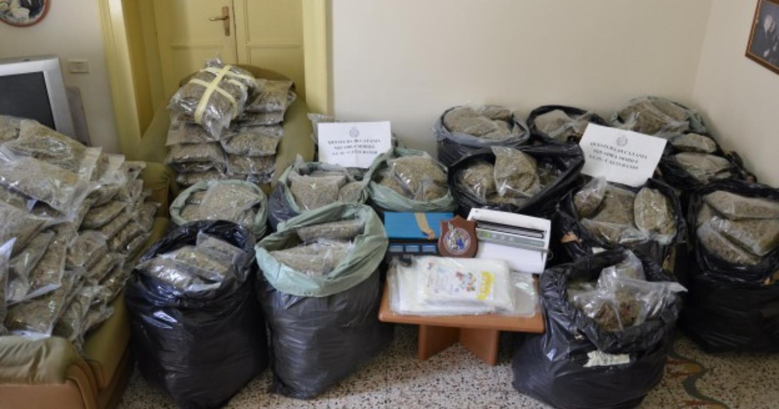 Vieste, sequestrati 700 chilogrammi di marijuana: in manette due albanesi 