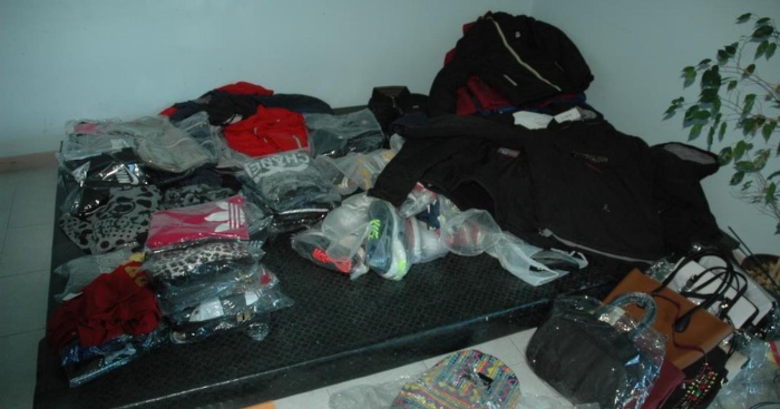 Lagonegro, avevano nascosto in una scarpata scarpe, borse e magliette false: denunciati