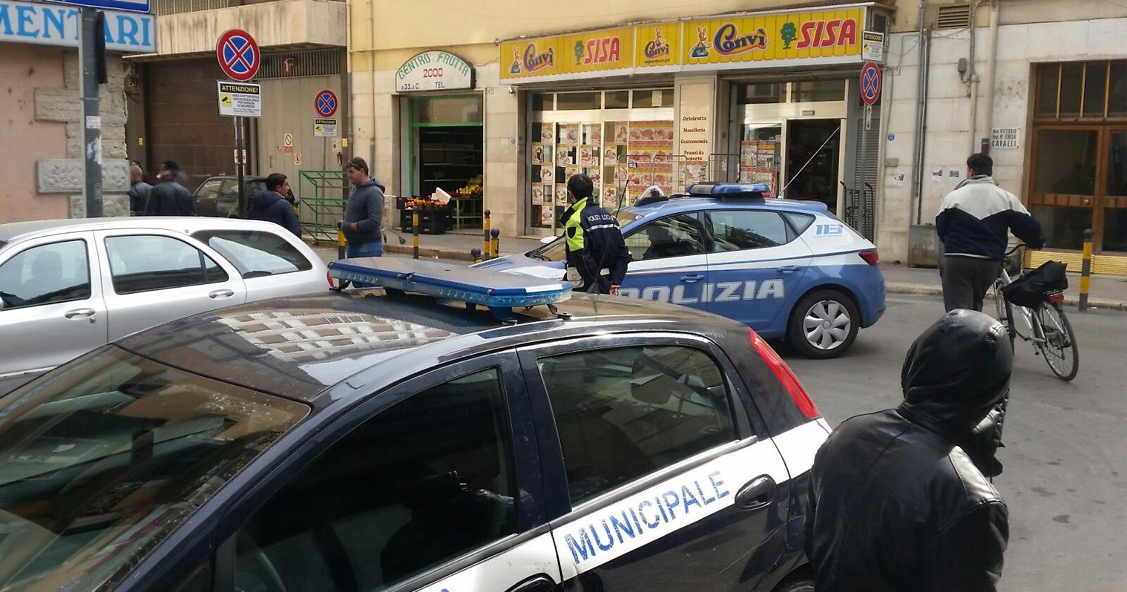 Quartiere ferrovia, cittadina rumena ruba generi alimentari: fermata da volanti e vigili urbani