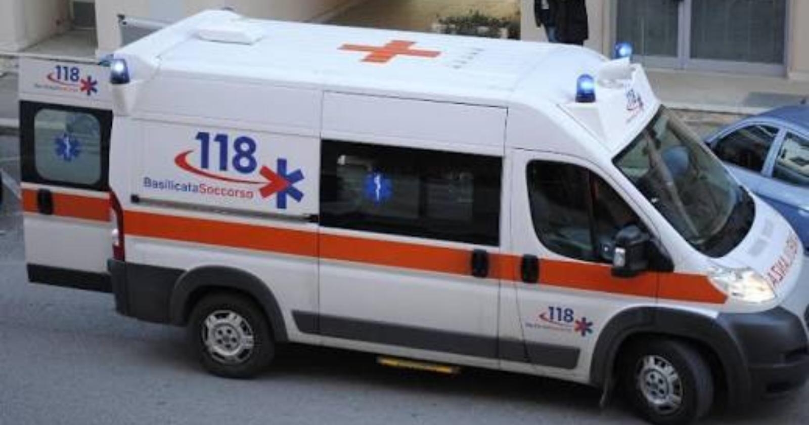 Bambino vola dalla finestra: è in gravi condizioni
