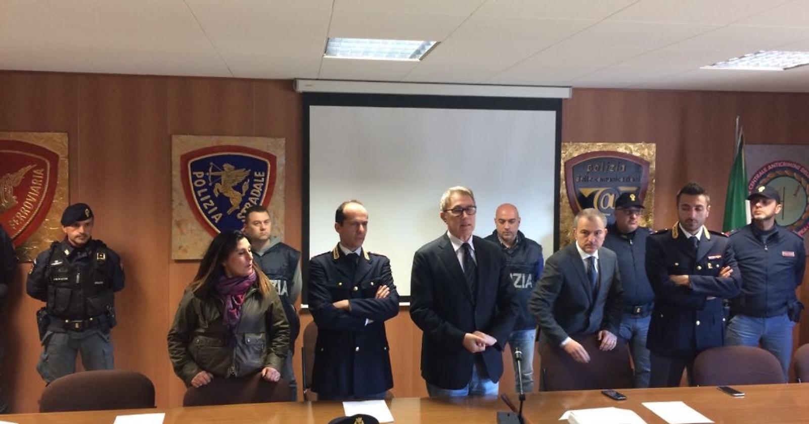 Pericolosa rivolta al Cara di Borgo Mezzanone: 17 migranti in manette