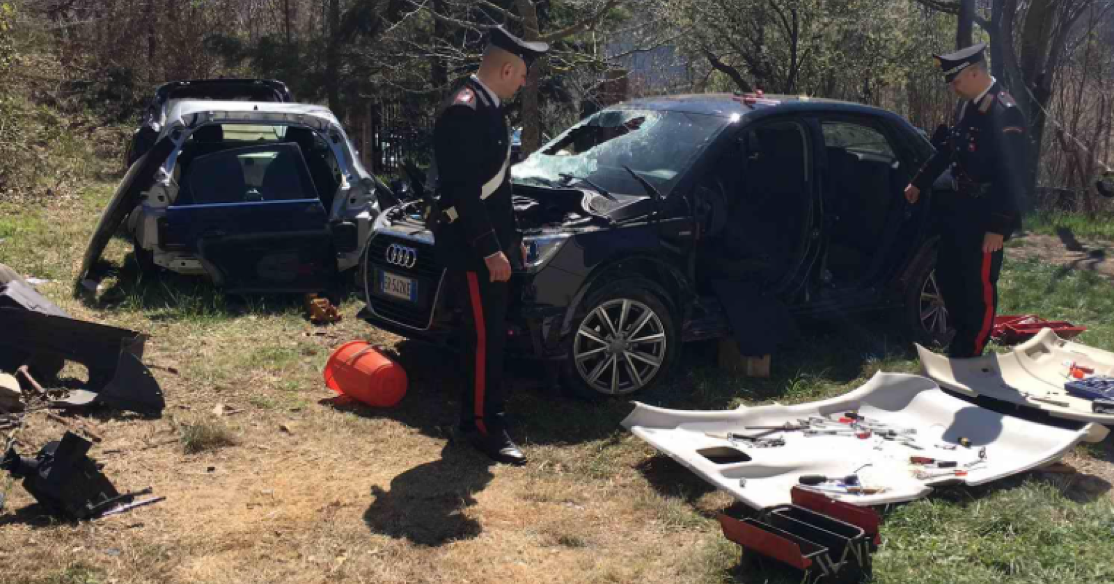 Nel meraviglioso bosco di Faeto un cimitero di auto rubate dove venivano nascoste anche armi e droga: 4 arresti