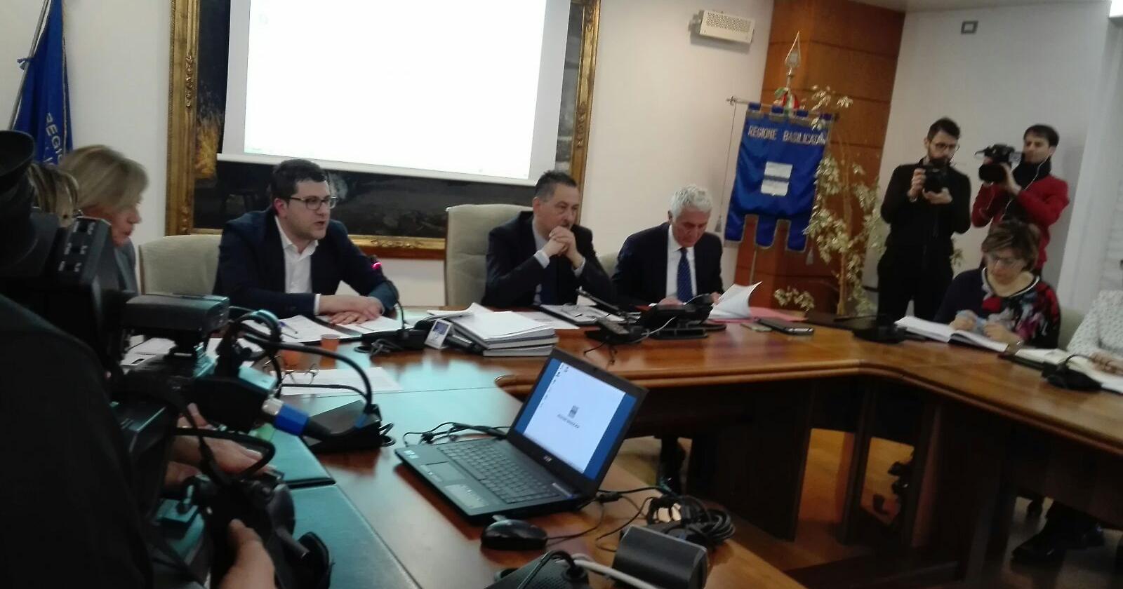 Pittella ammonisce l'Eni: «C'è inquinamento a Viggiano. Ora si intervenga»