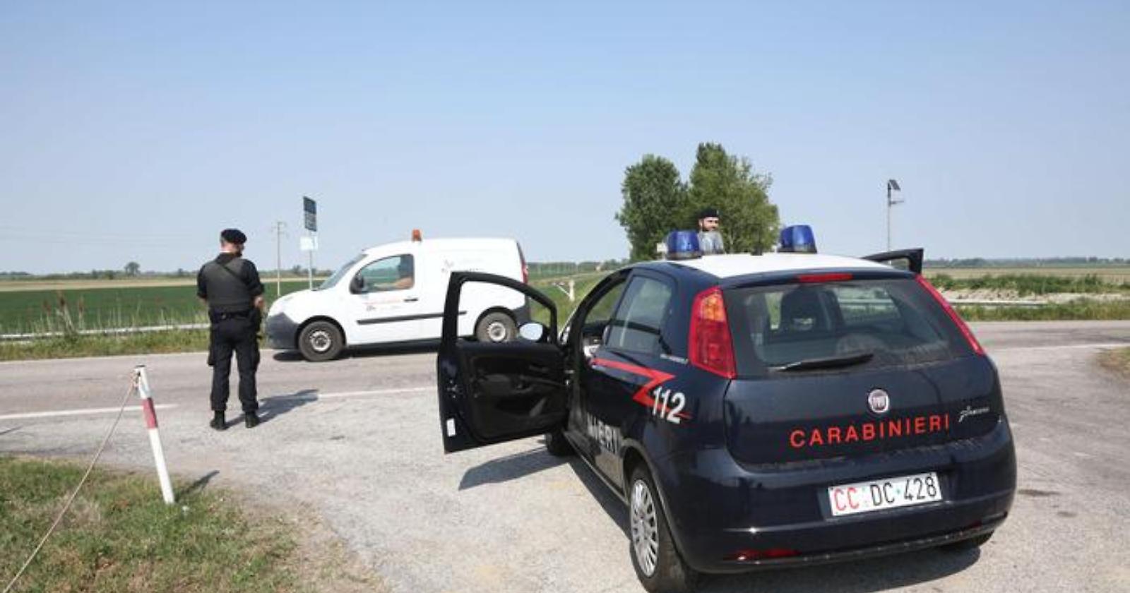 Lavello, beccato senza patente chiama il papà. Insieme si scagliano contro i carabinieri