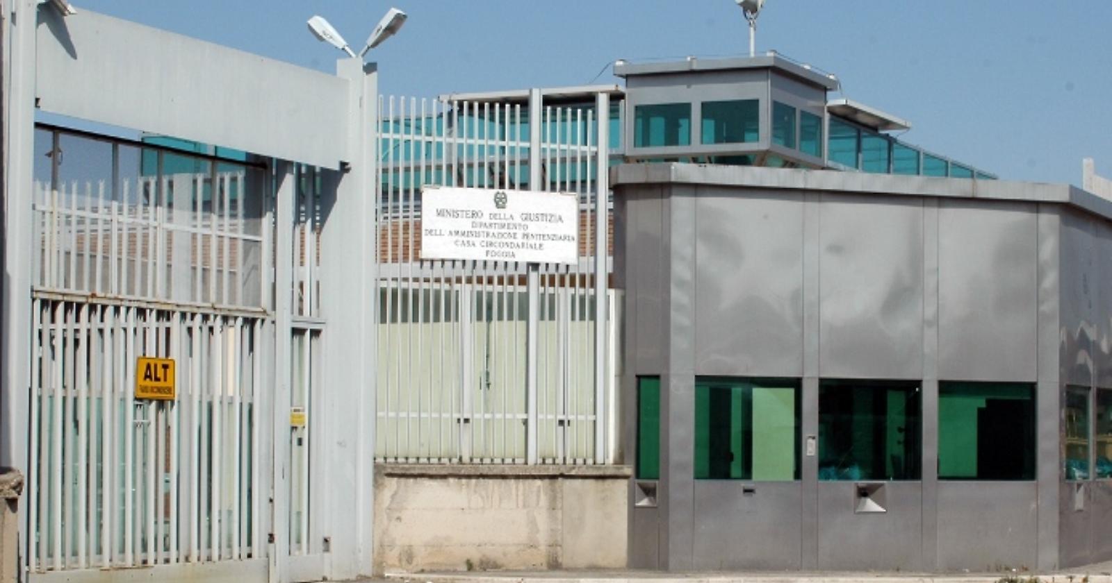 Carcere di Foggia, detenuto karateka manda in ospedale 5 secondini 