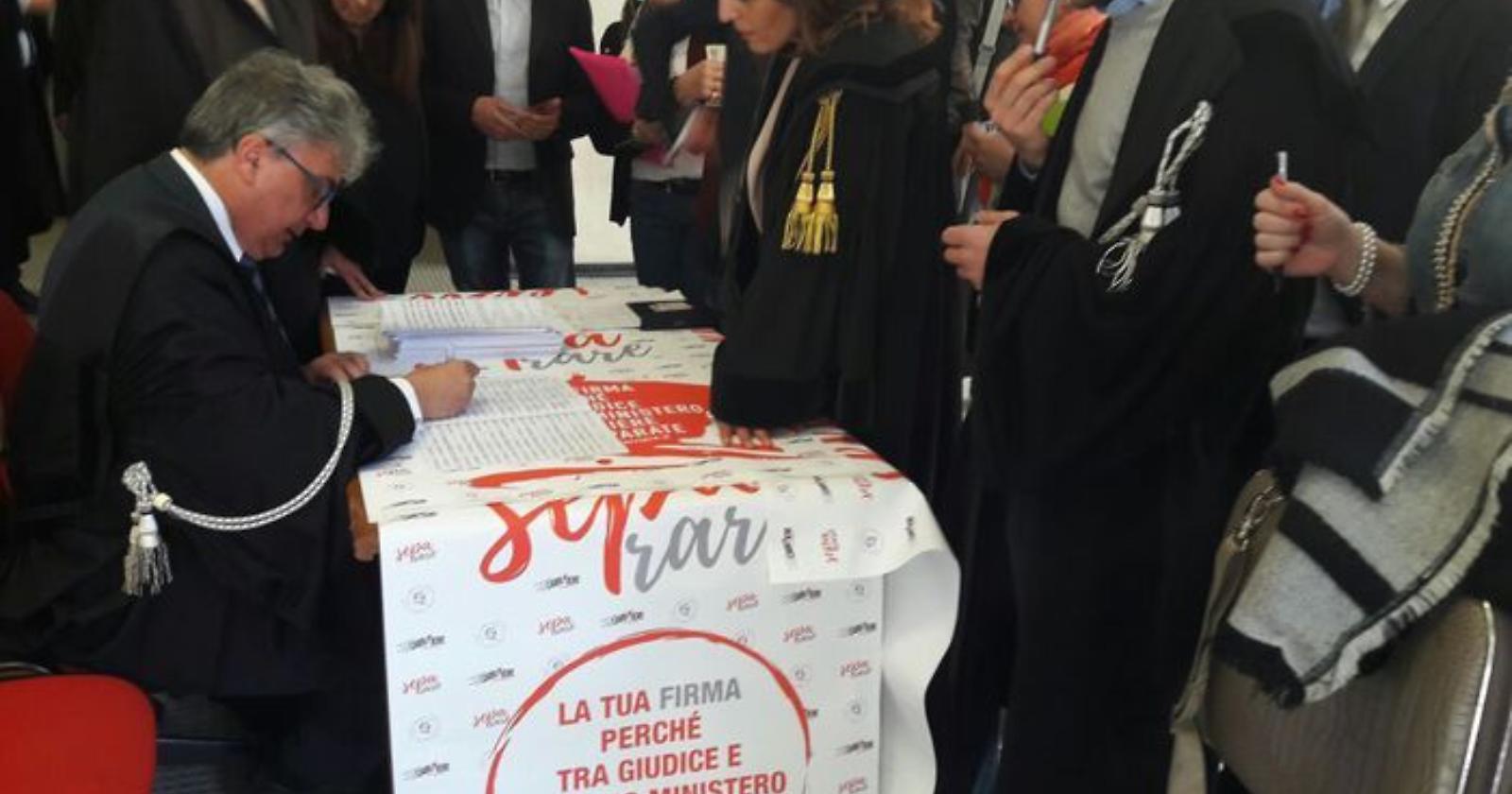 Raccolta firme per la separazione delle carriere
