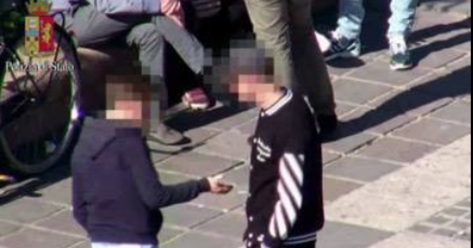 Spaccio "spudorato" a Piazza Italia: catturati gli ultimi due giovani pusher 