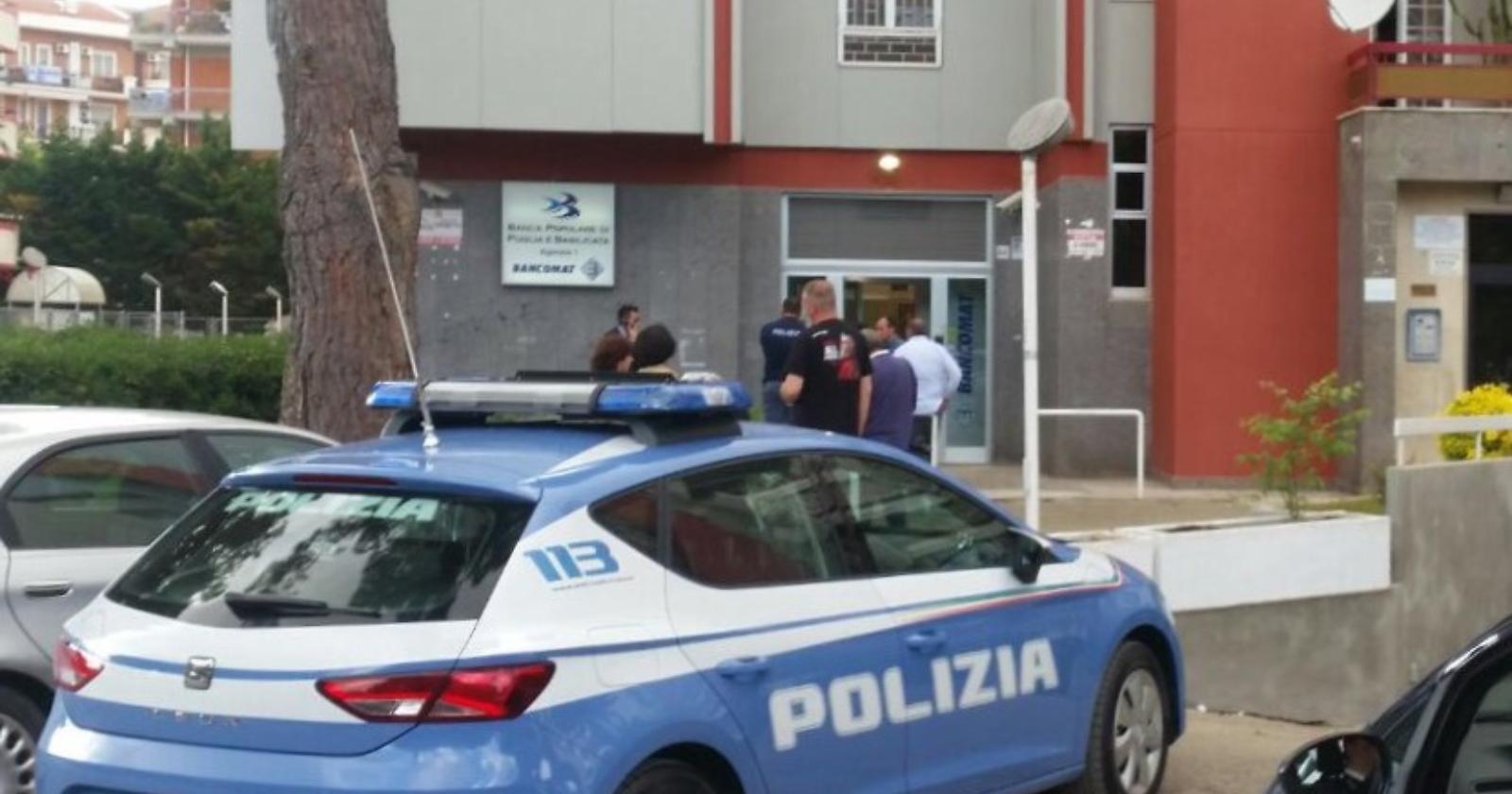 Foggia: rapina alla Banca Popolare di Puglia e Basilicata, presi in ostaggio direttore e dipendenti 