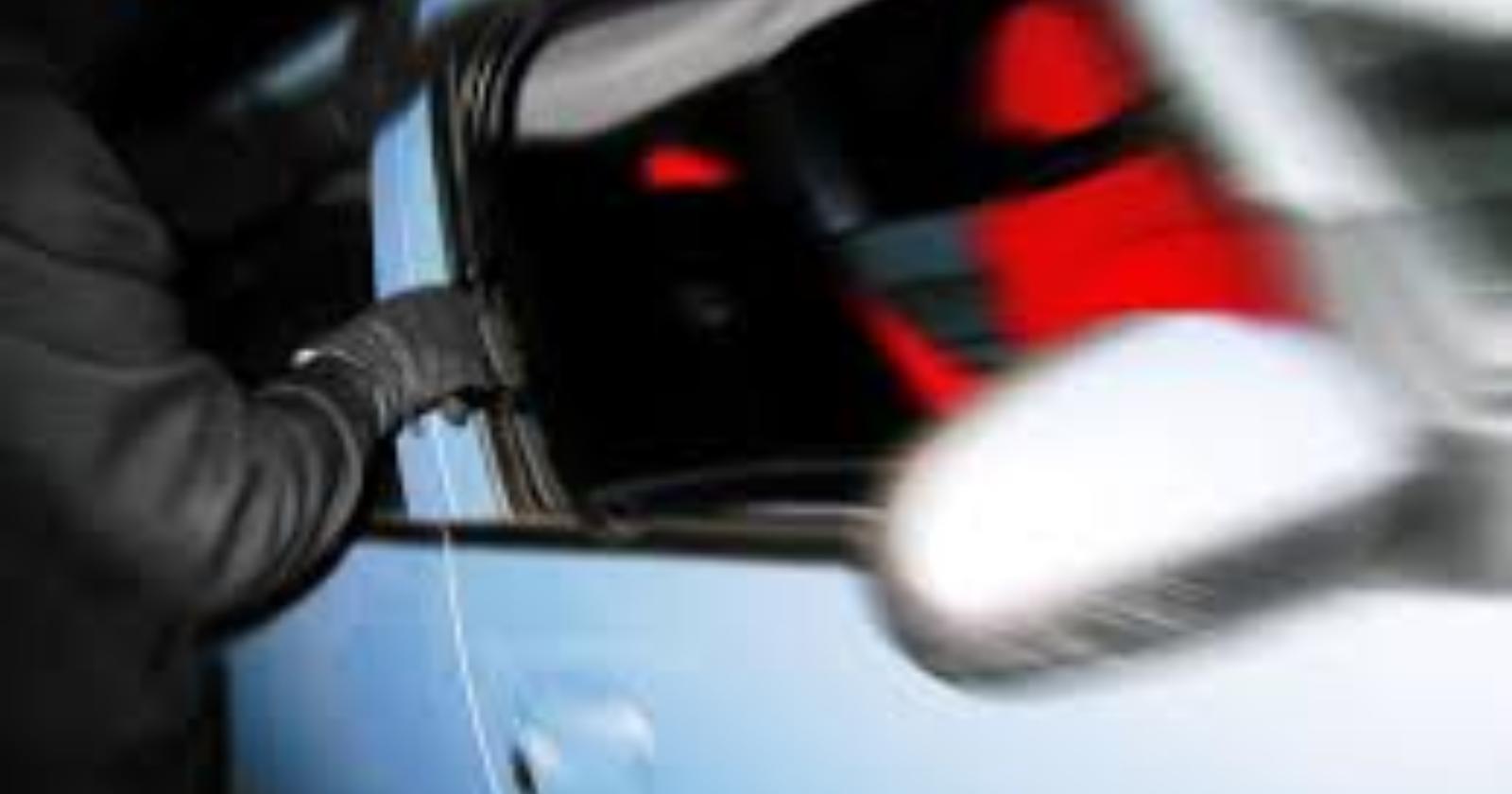 Cerignola, in tre armati rapinano Suv