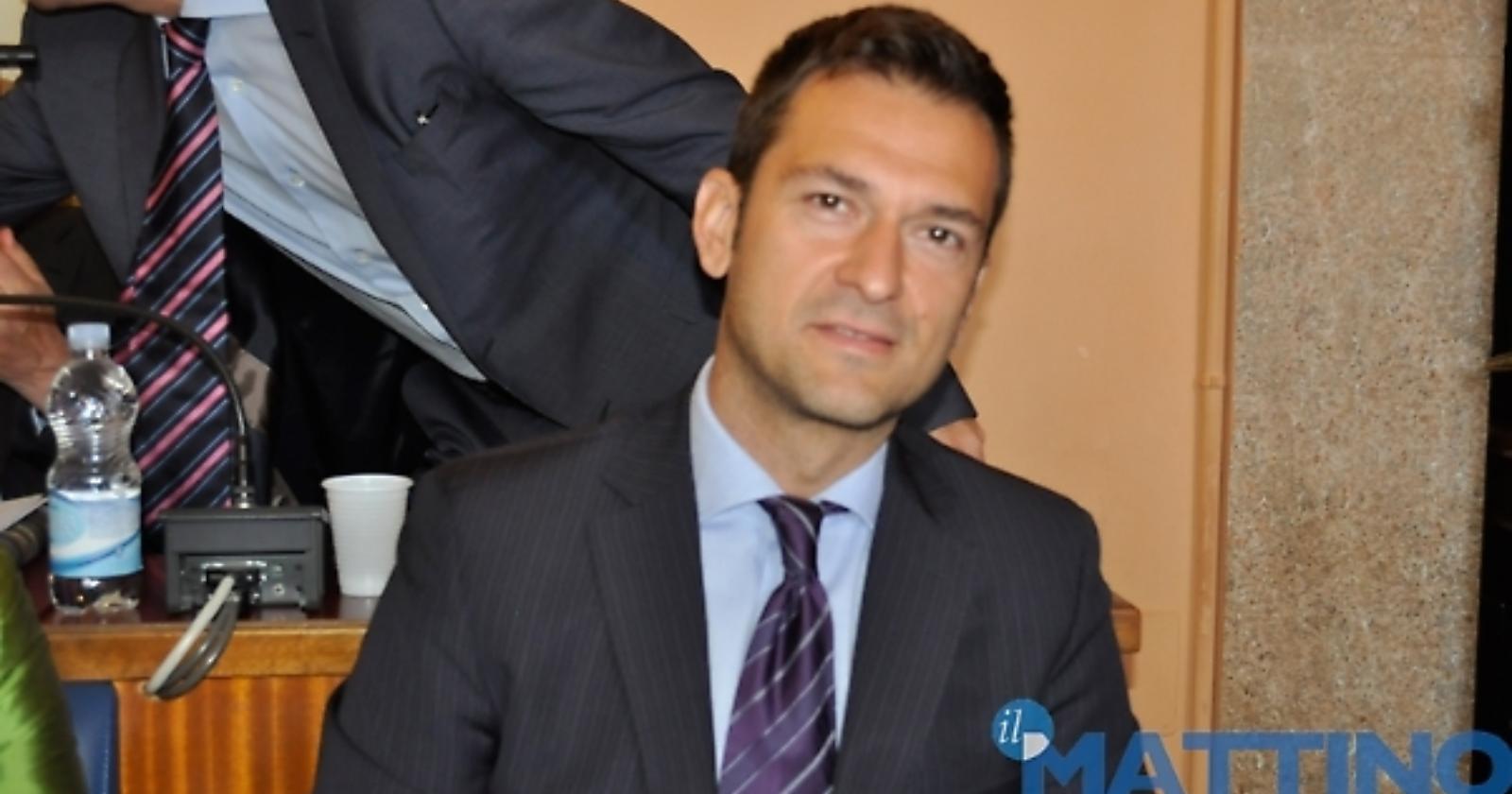 Di Giuseppe e Di Muzio prendono le distanze dal "colpo" di testa dei loro consiglieri e sospendono Pertosa