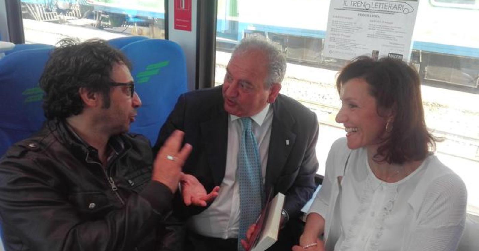 Mollica in viaggio coi libri sul binario Potenza-Avigliano
