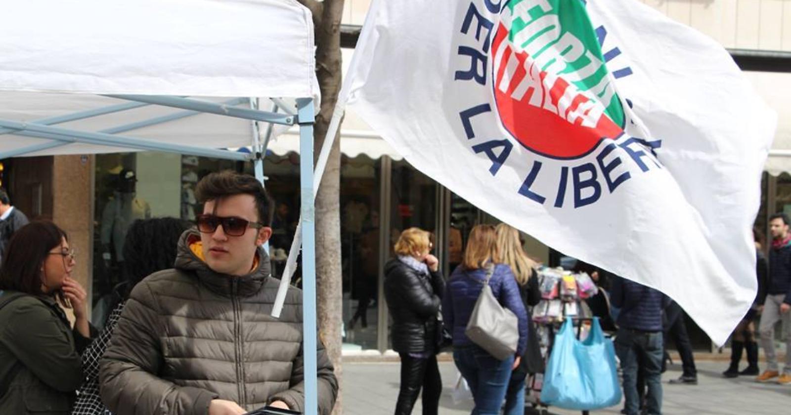 E i giovani di Forza Italia ripuliscono Foggia