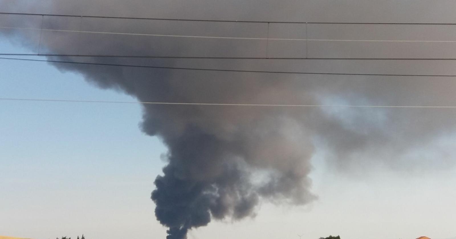 Foggia, in fiamme la discarica di ecoballe in Via Castelluccio 