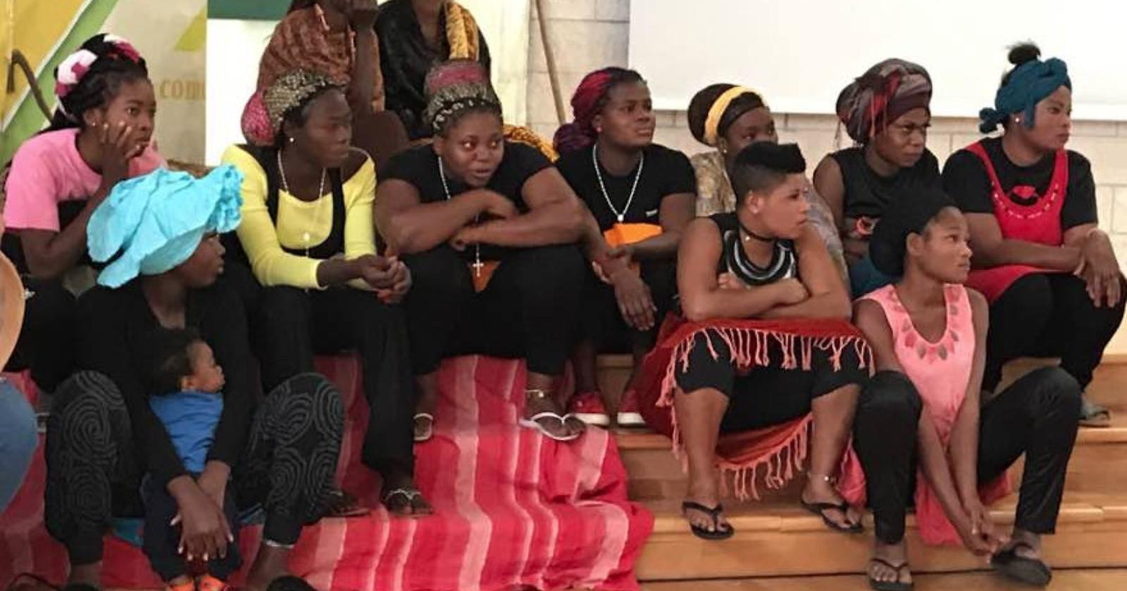 “Papà Dembo raccontami l’Africa”: una piece e quaranta donne sul palco per raccontare l’Africa
