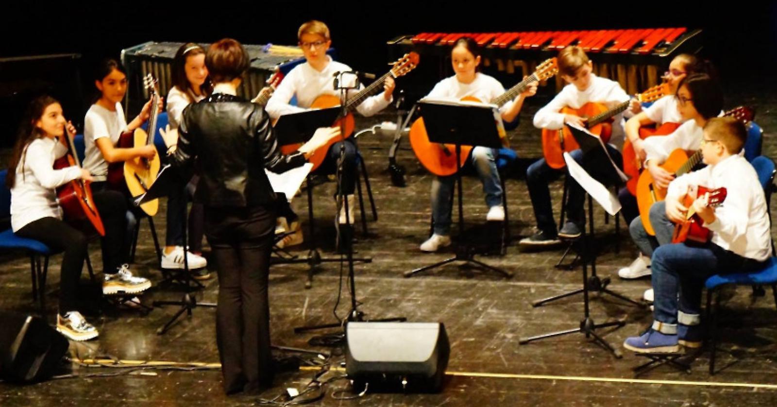L'orchestra foggiana della Foscolo in trasferta musicale a Scafati, per "suonarle" anche alla Campania 